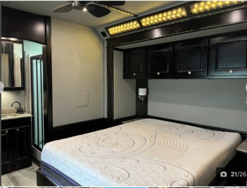 2017 NRC Triple Slide 2 Bath Cascadia, 600 HP Cummins, 115K Miles, Available Today - Image 23